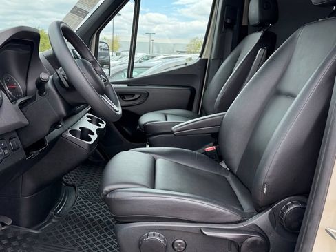 Used 2024 Mercedes-Benz Sprinter 2500 image 19