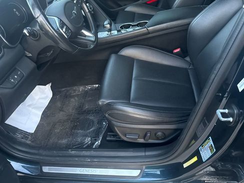 Used 2022 Genesis G70 2.0T image 9