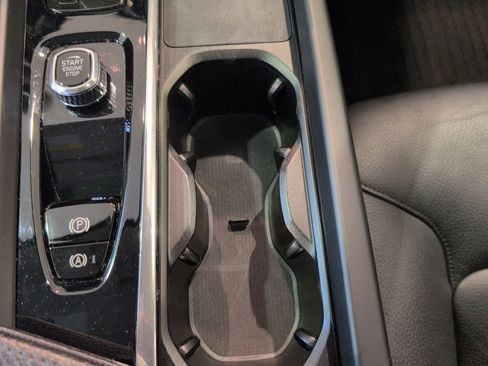 Used 2022 Volvo XC60 B5 Momentum w/ Advanced Package image 28