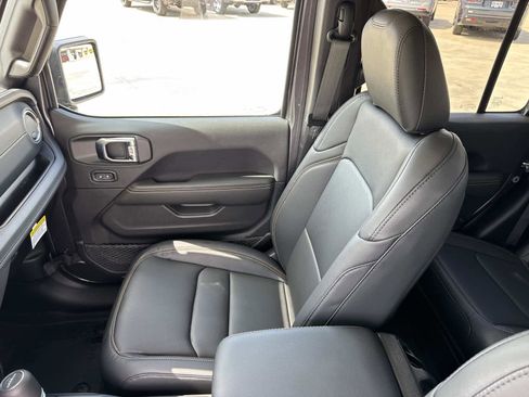 New 2025 Jeep Gladiator Sport image 31