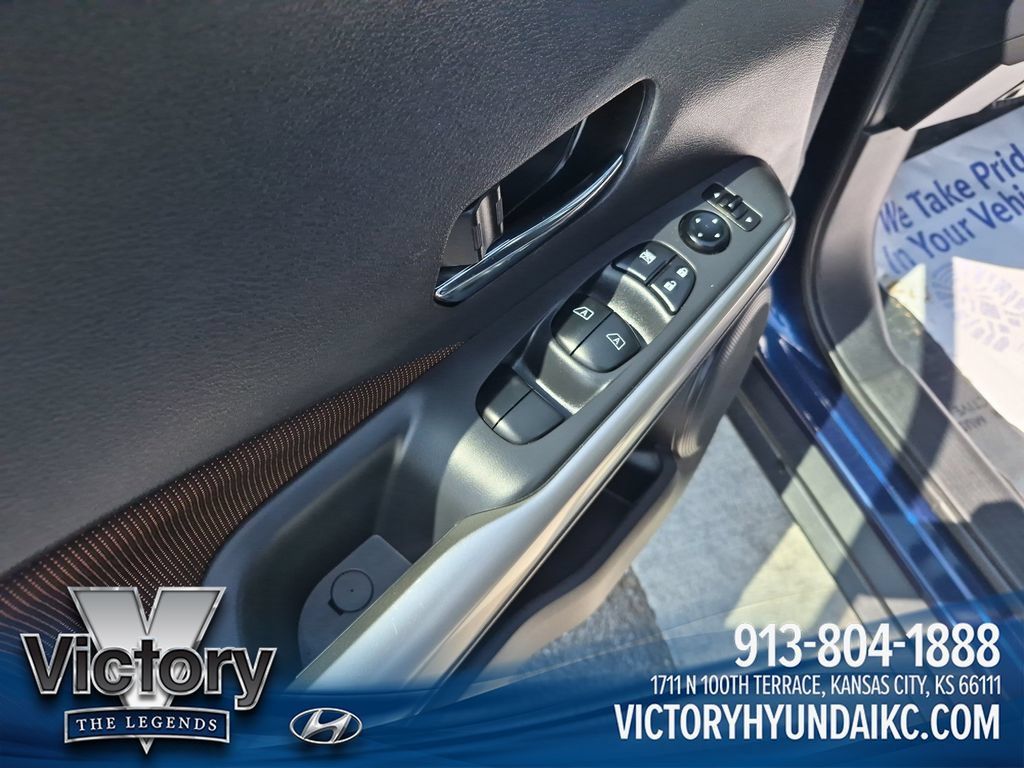 Used 2019 Nissan Kicks SR FWD image 11