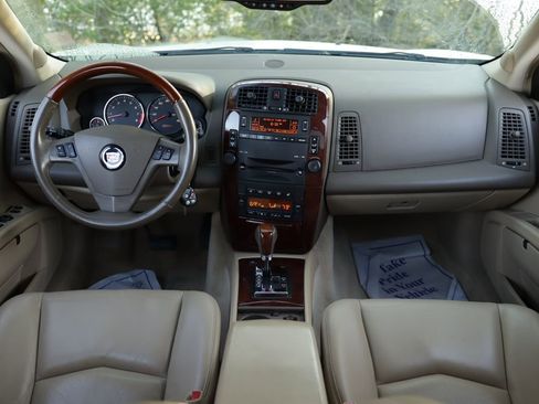 Used 2006 Cadillac SRX w/ Seating Package image 17