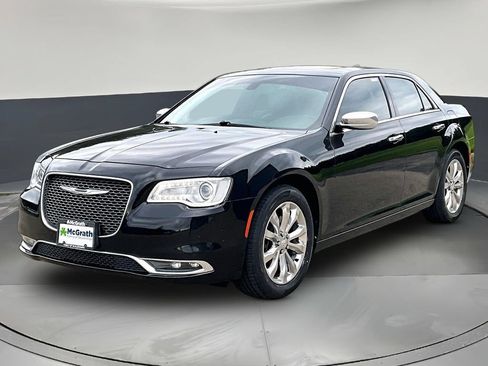 Used 2017 Chrysler 300 C AWD/4WD image 3