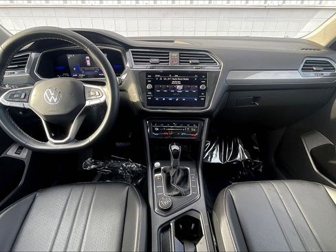 Used 2022 Volkswagen Tiguan SE w/ Panoramic Sunroof Package image 19