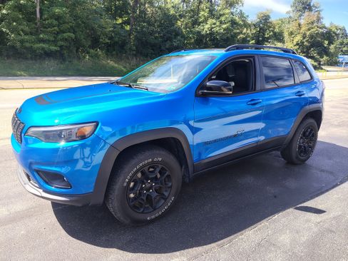 Certified 2022 Jeep Cherokee Latitude w/ Sun & Sound Group AWD/4WD image 4