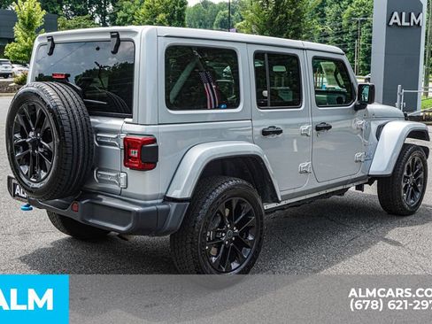 Used 2024 Jeep Wrangler Unlimited Sahara AWD/4WD image 6