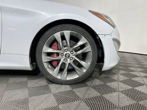 Used 2015 Hyundai Genesis 3.8 image 6