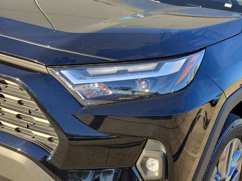 Used 2022 Toyota RAV4 XLE Premium image 10