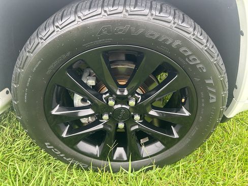 Used 2019 Jeep Grand Cherokee Altitude AWD/4WD image 30