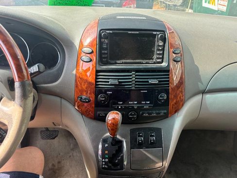 Used 2006 Toyota Sienna XLE Limited image 20