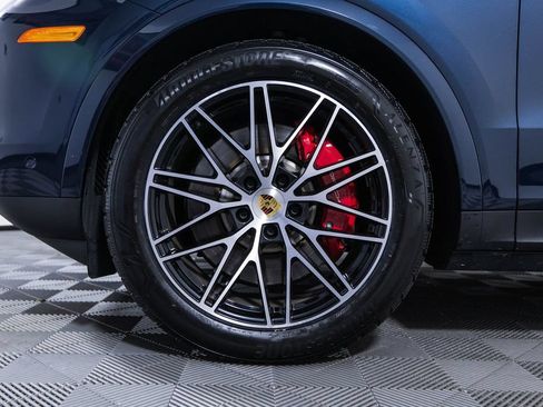 Certified 2024 Porsche Cayenne S AWD/4WD image 13