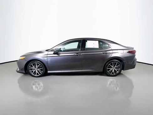Used 2024 Toyota Camry XLE FWD image 9