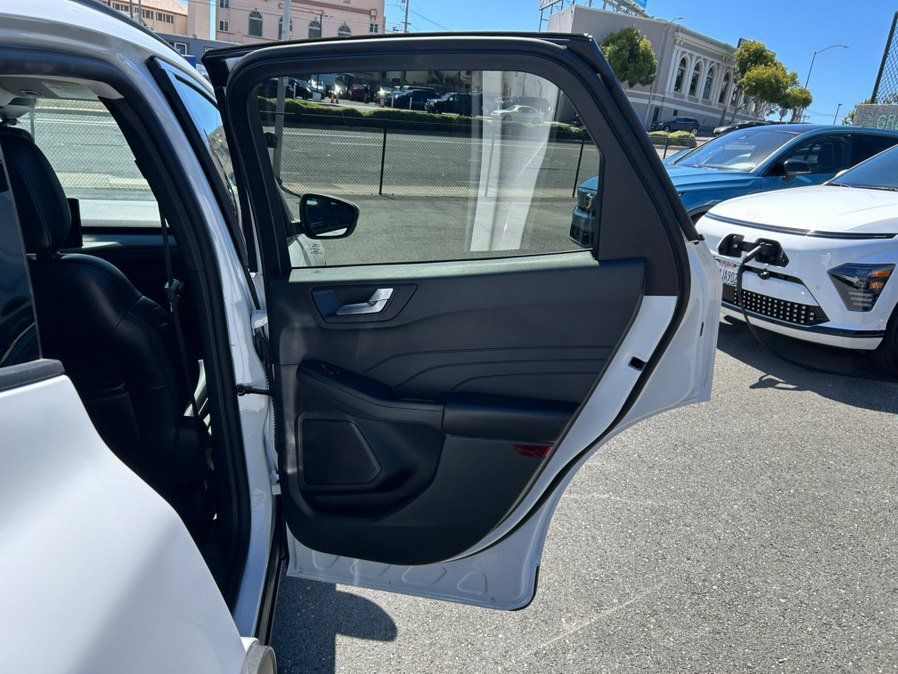 Used 2023 Ford Escape SE FWD image 39