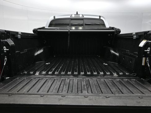 Used 2022 Toyota Tacoma SR AWD/4WD image 15