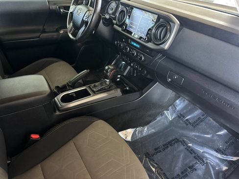 Used 2021 Toyota Tacoma TRD Off-Road w/ Technology Package AWD/4WD image 14