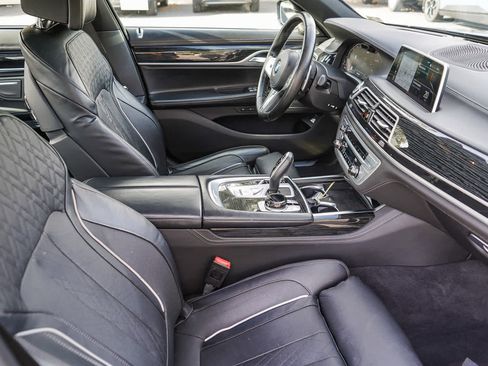 Used 2022 BMW 740i w/ M Sport Package RWD image 15