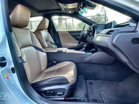 Used 2019 Lexus ES 350 image 12