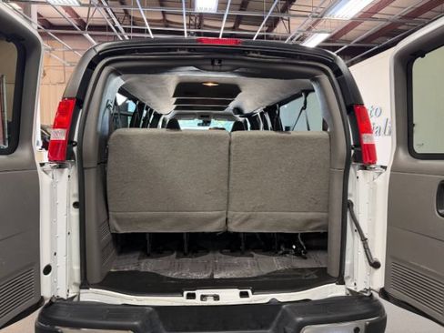 Used 2025 GMC Savana 3500 LT w/ LT Preferred Equipment Group RWD image 24