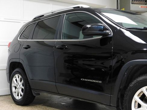 Used 2017 Jeep Cherokee Latitude w/ Comfort & Convenience Group image 13