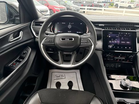Used 2024 Jeep Grand Cherokee Altitude AWD/4WD image 26