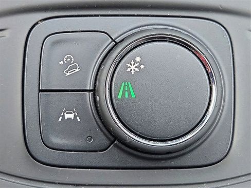 Used 2024 GMC Terrain SLE image 19