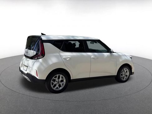 Used 2025 Kia Soul LX w/ LX Technology Package FWD image 16