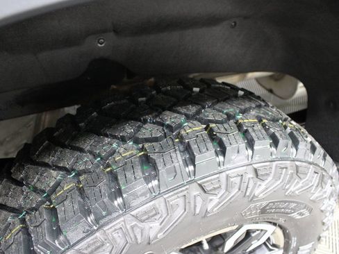 Used 2023 Chevrolet Silverado 1500 ZR2 image 39