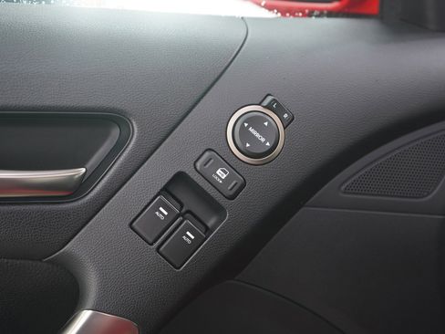 Used 2013 Hyundai Genesis 3.8 RWD image 15