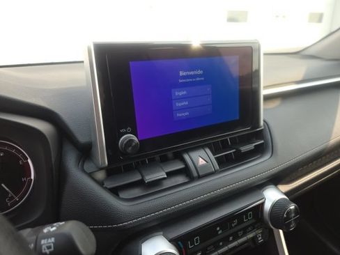 Used 2025 Toyota RAV4 XLE AWD/4WD image 7