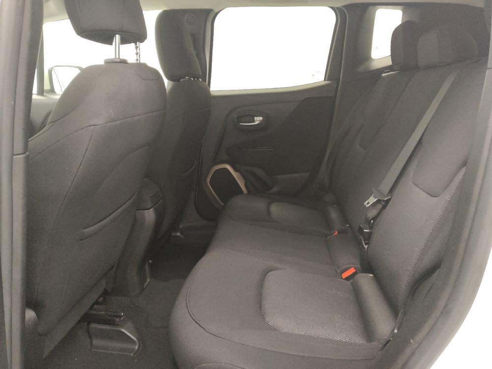 Used 2017 Jeep Renegade Latitude FWD image 18