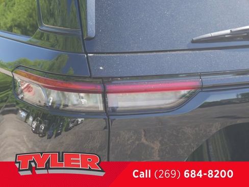 Used 2022 Jeep Grand Cherokee Trailhawk AWD/4WD image 13