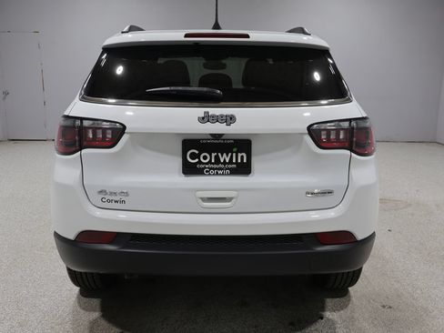 Used 2023 Jeep Compass Latitude AWD/4WD image 3