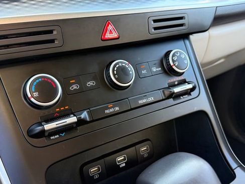 Used 2024 Kia Carnival LX image 14