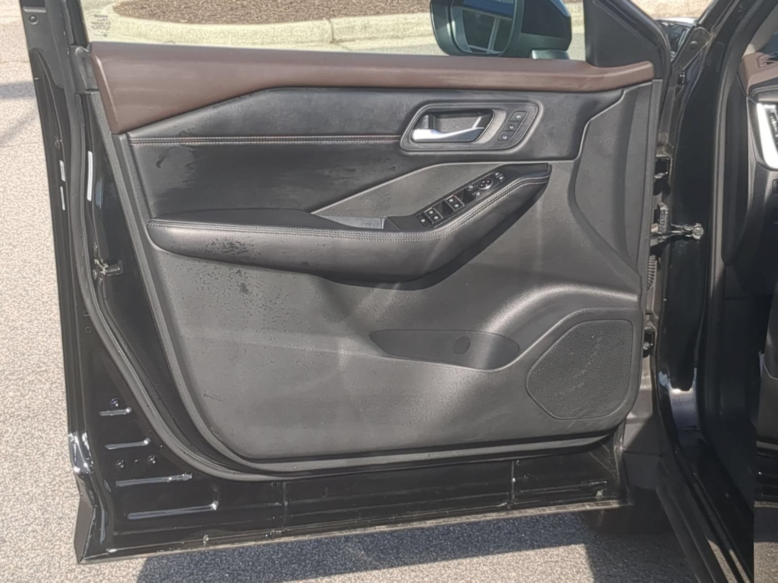 Used 2023 Nissan Rogue SL w/ SL Premium Package FWD image 11