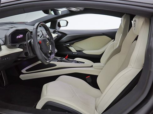 Used 2025 Lamborghini Revuelto AWD/4WD image 40