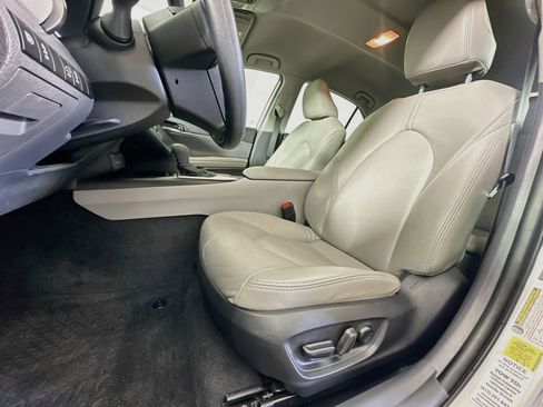 Used 2022 Toyota Camry LE FWD image 13