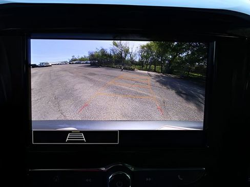 Used 2023 Chevrolet Traverse LT image 22