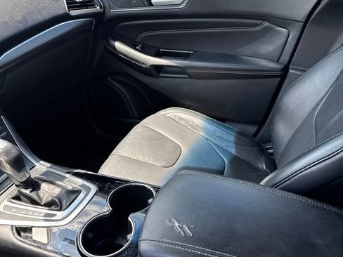 Used 2015 Ford Edge Titanium FWD image 5