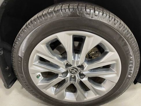 Used 2023 Toyota Highlander Limited image 12