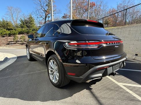 Certified 2025 Porsche Macan image 3