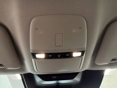 Used 2025 Nissan Murano SV AWD/4WD image 16