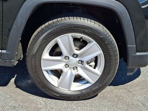 Certified 2022 Jeep Compass Latitude w/ Sun and Sound Group AWD/4WD image 11