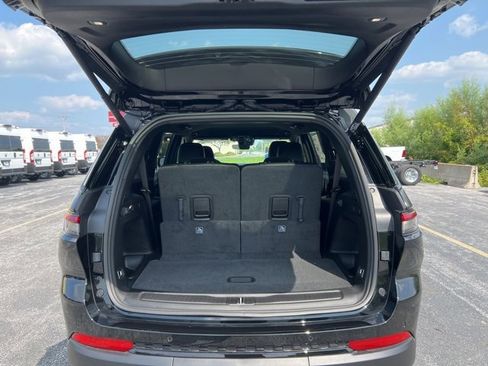 New 2025 Jeep Grand Cherokee L Limited w/ Black Appearance Package image 5