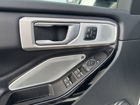 Used 2023 Ford Explorer Platinum w/ Technology Package image 20