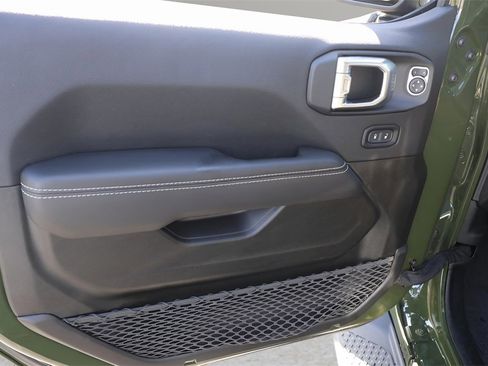 Used 2022 Jeep Gladiator Overland w/ Popular Equipment Package image 24