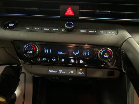 Used 2025 Hyundai Elantra SEL w/ Cargo Package image 17