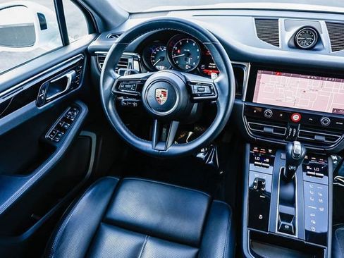 Used 2023 Porsche Macan image 14
