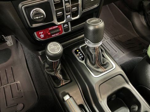 Used 2023 Jeep Gladiator Mojave w/ Cold Weather Group image 32