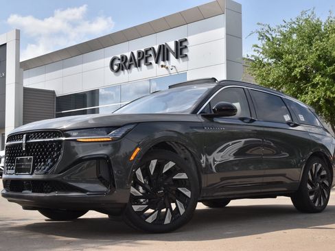 New 2026 Lincoln Nautilus Black Label w/ Jet Appearance Package AWD/4WD image 1