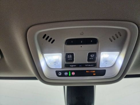 Used 2019 Chevrolet Traverse LT w/ LT Premium Package AWD/4WD image 25